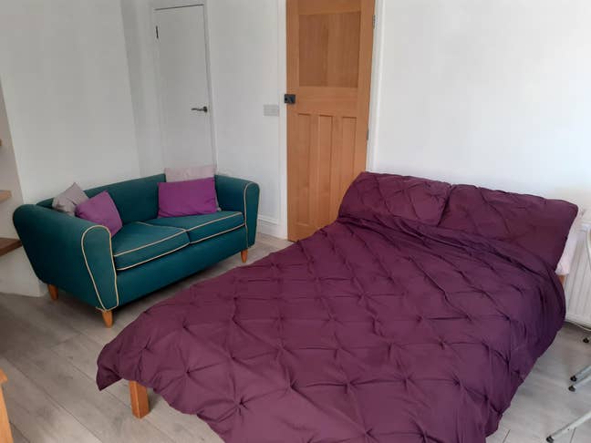 Self-Contained Studio Elm Grove area inc ALL BILLS Main Photo