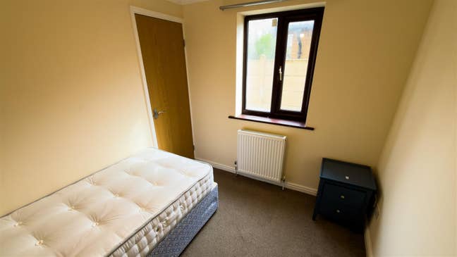 Modern Furnished 2-Bedroom Flat Main Photo