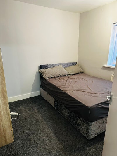 Clean Room to let at NG8 Main Photo