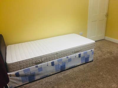 Double room to rent in family house Main Photo