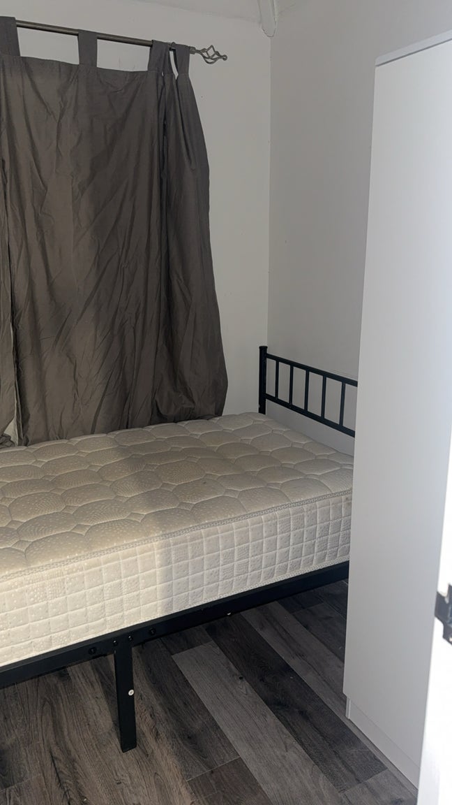 Single room close to station Main Photo