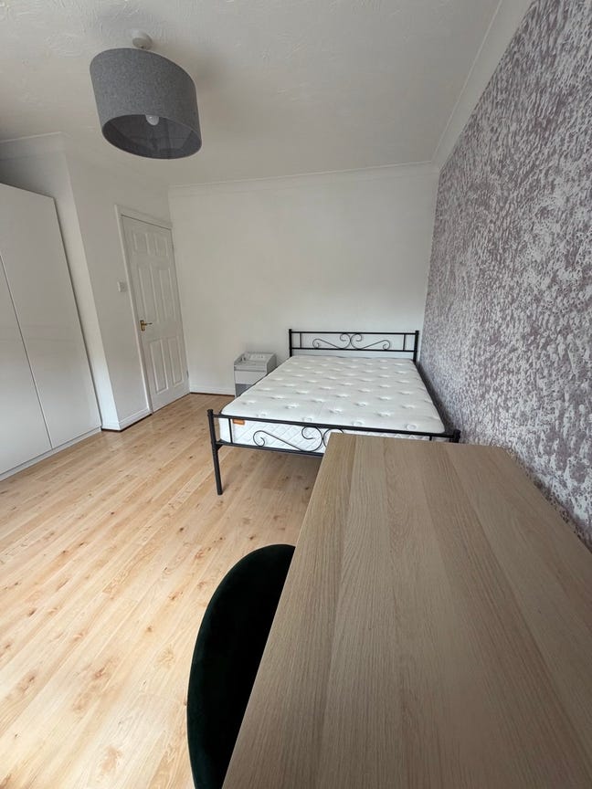 Furnished Double Room with Private Bat Main Photo