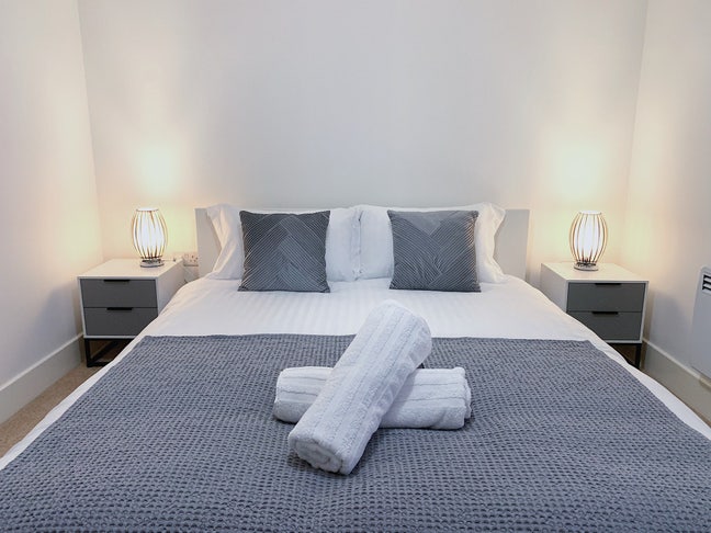 2-Bed City Centre Apartment, modern and spacious. Main Photo