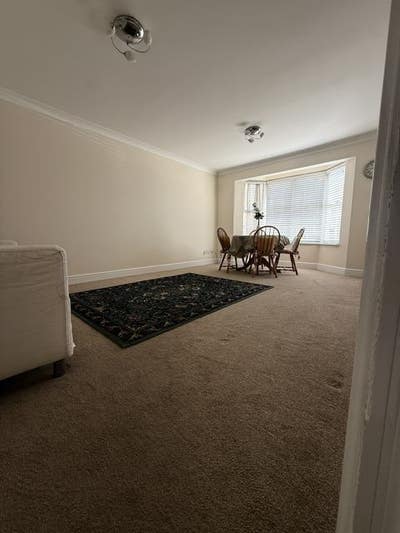 2 Bedroom Flat to Rent, Parking, Isleworth Main Photo