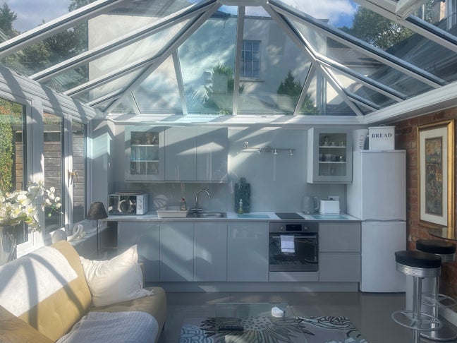 Self contained one bedroom annexe Main Photo