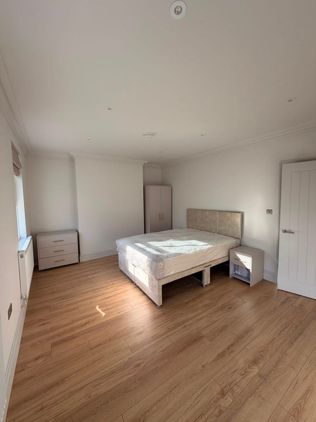 Large Master Bedroom, Newly Renovated House Main Photo