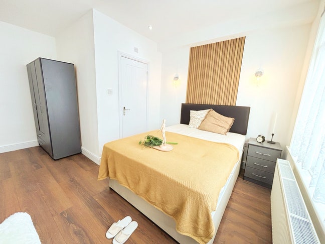 CROYDON | EN-Suit Room Luxurious Flat W 2 Bathroom Main Photo