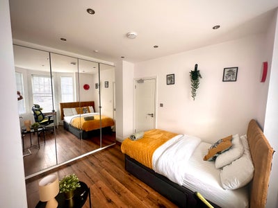 Double en suite room to rent for a single person Main Photo