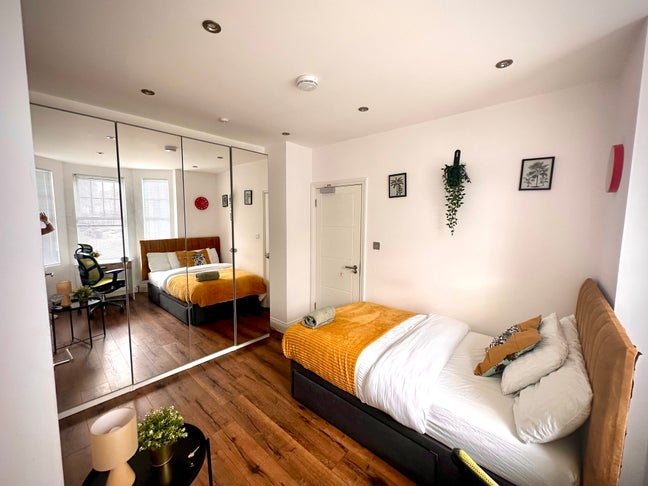 Double en suite room to rent for a single person Main Photo