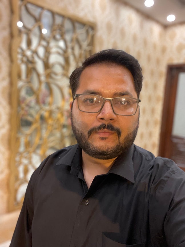 I am 34 year old professional looking for a room Main Photo