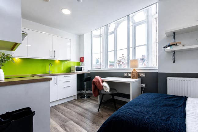 Your own space. The whole city on your doorstep. Main Photo