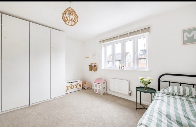 Spacious Double Room with Private Bathroom Main Photo