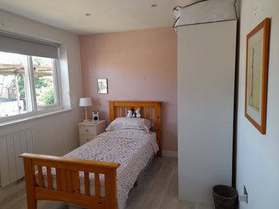 Lovely room in peaceful location Main Photo