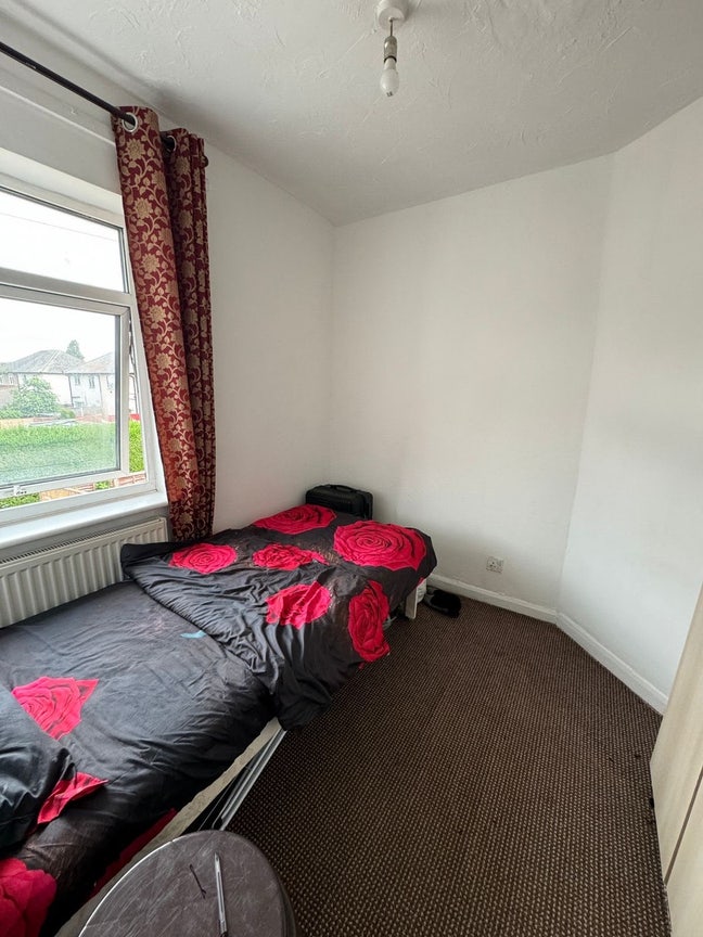 Single Affordable Room in a Great Location  Main Photo