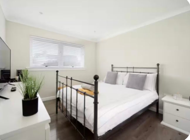 Lovely Modern room available  Main Photo