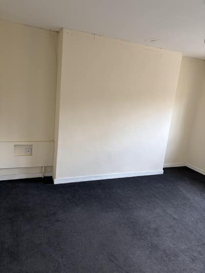 Single Large Room Available to Rent Main Photo