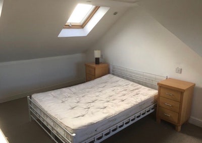 Double with en-suite Room with park views Avalible Main Photo