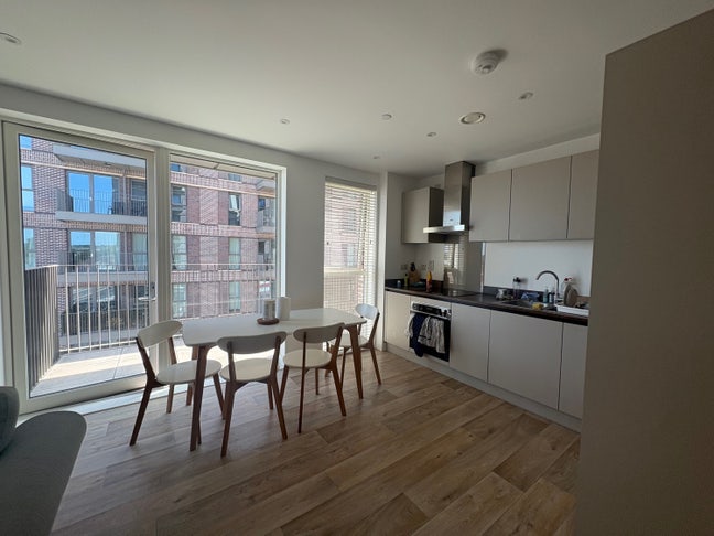Double bedroom at Tolworth Kingston Main Photo