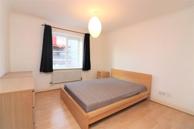 Double Room with Private Bathroom - Limehouse Main Photo