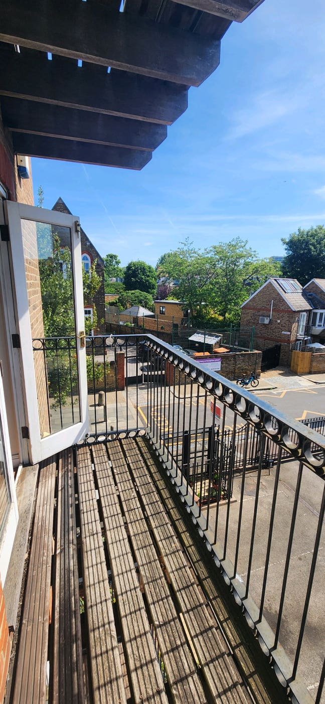 Large double room in battersea  Main Photo