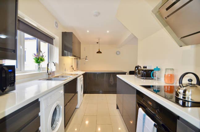 Lovely shared house. 6 rooms available. Bills inc. Main Photo