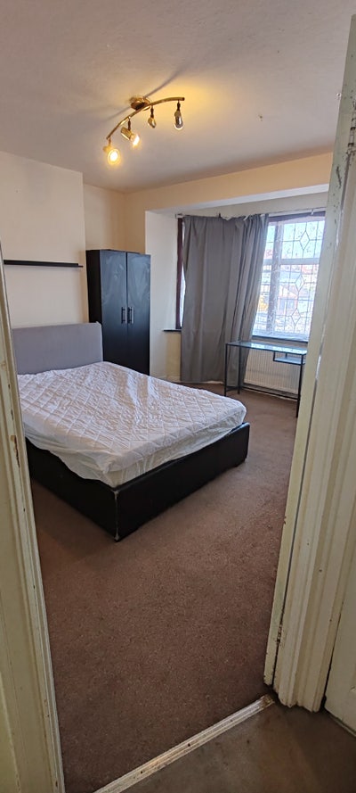 Double Room Available for a single person  Main Photo