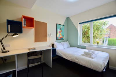 Lovely shared house. 6 rooms available. Bills inc. Main Photo
