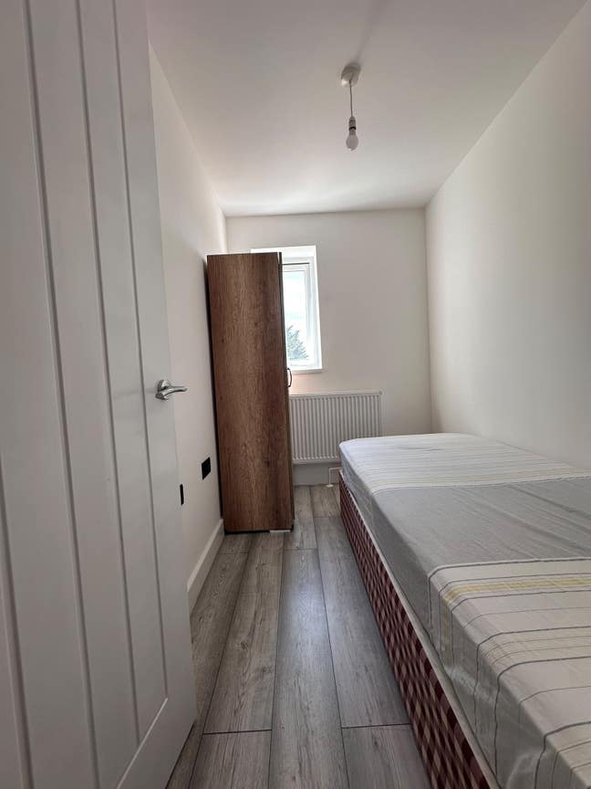 Quite Two Rooms In a Same House Main Photo