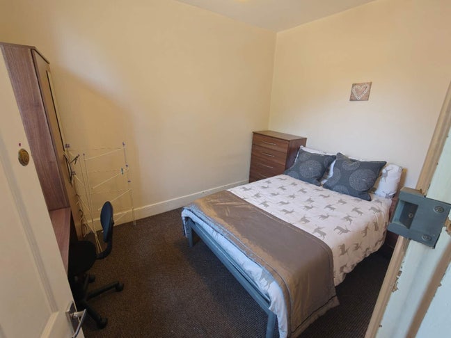 A spacious double room in Abington  Main Photo