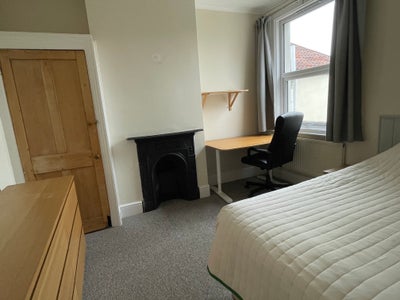 Final room available in a shared house! Main Photo