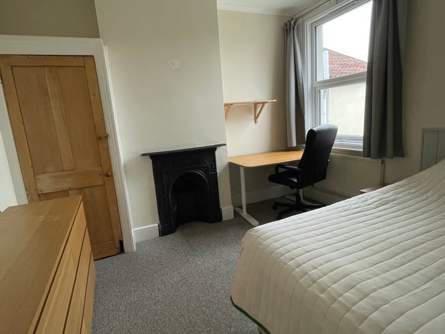 Final room available in a shared house! Main Photo