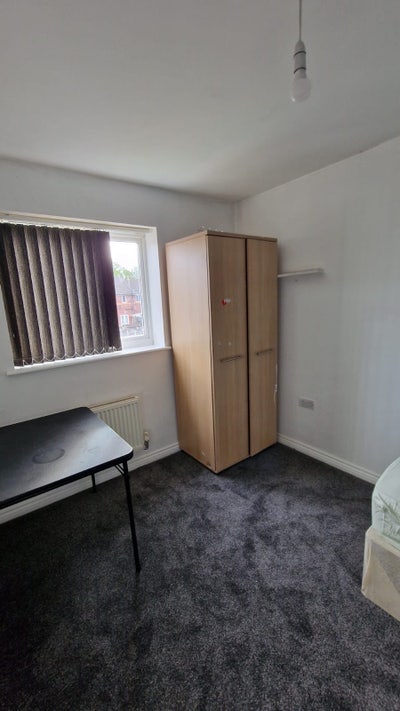 🏠💫 3 Lovely Rooms Available in a 4- Bedroom House Main Photo