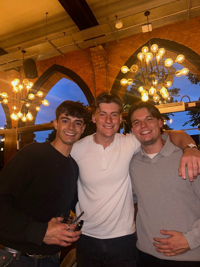 Looking for flatmates  Main Photo