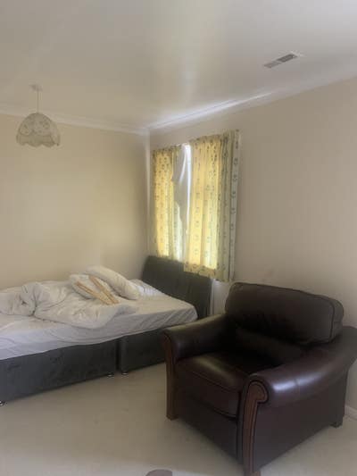 A large double room available in a shared house  Main Photo