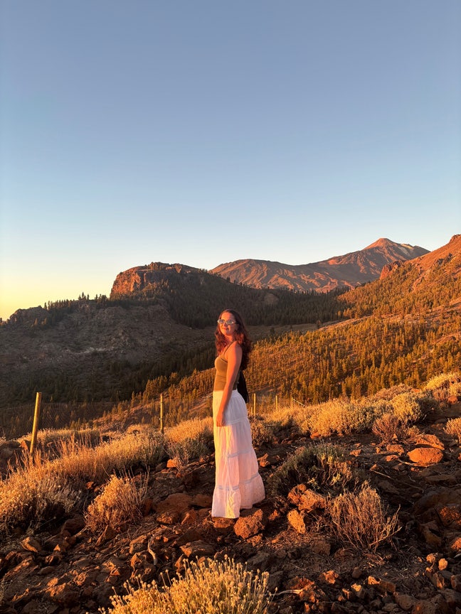 Professional Female seeks a single or double room Main Photo