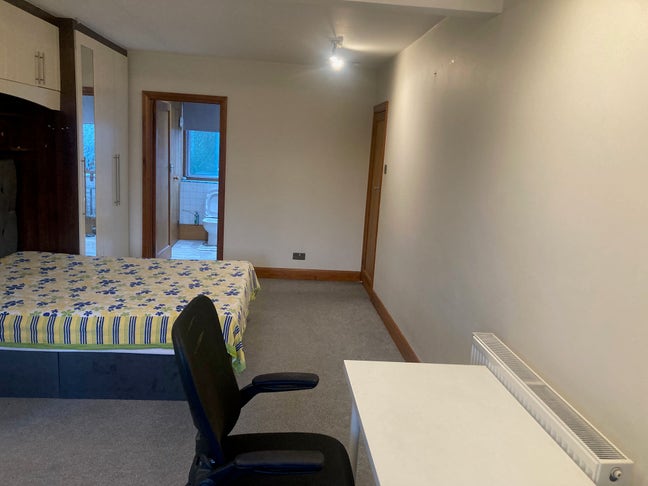 Massive En-suite Double Room Available in Harrow Main Photo
