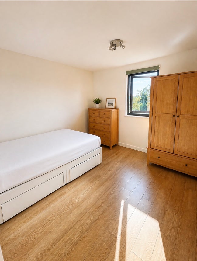 NICE room in High Wycombe  Main Photo