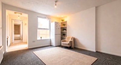 4 Bed House | Central Luton | Close to Stores Main Photo