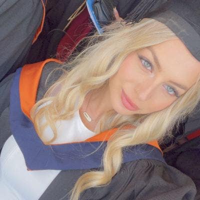 Professional Female seeks a single or double room Main Photo