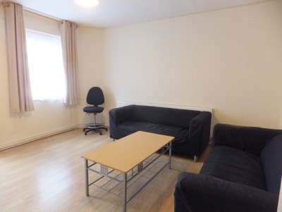 Spacious 3-Bedroom Flat – High Street, Hounslow Main Photo