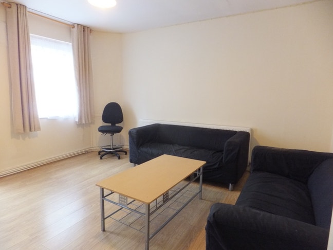 Spacious 3-Bedroom Flat – High Street, Hounslow Main Photo