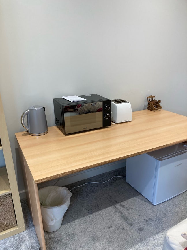 Short term Let. Annexe. Live out landlord &pound;800 Main Photo