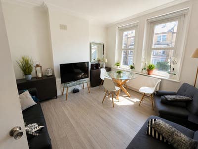 Spacious Furnished 4 Double Room House -Battersea  Main Photo