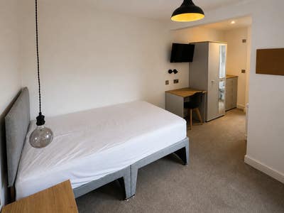 Top floor studio room! Main Photo