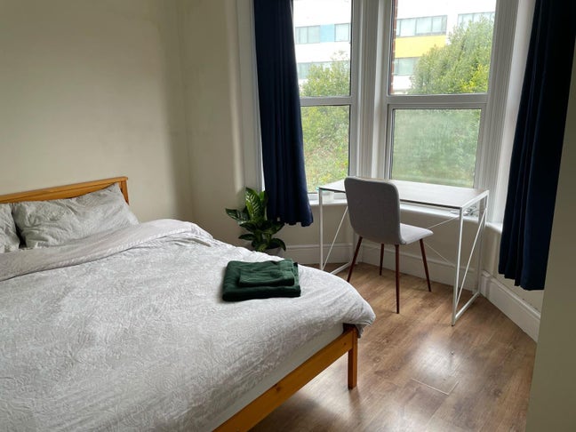 Stunning room right by Blackhorse Road station Main Photo