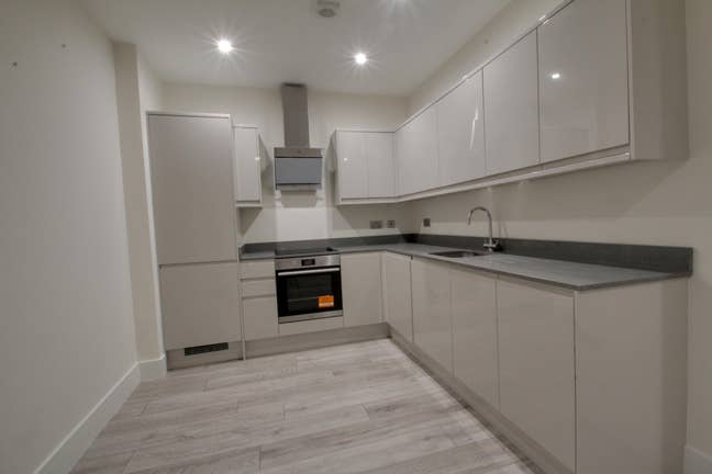 1 Bedroom Flat to rent in Slough Main Photo