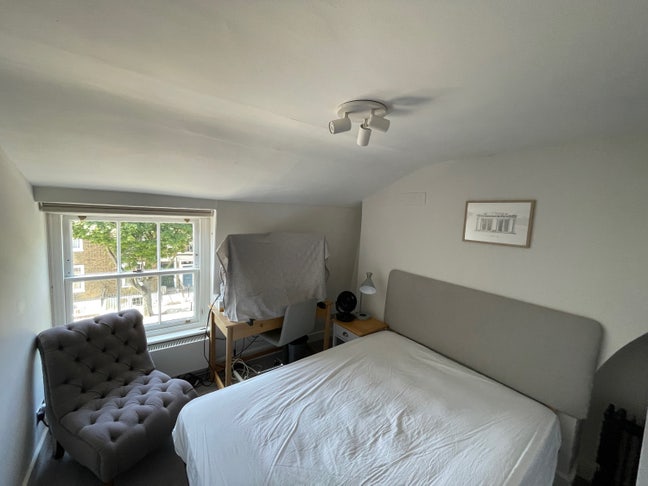 Double bedroom in Barnsbury house Main Photo