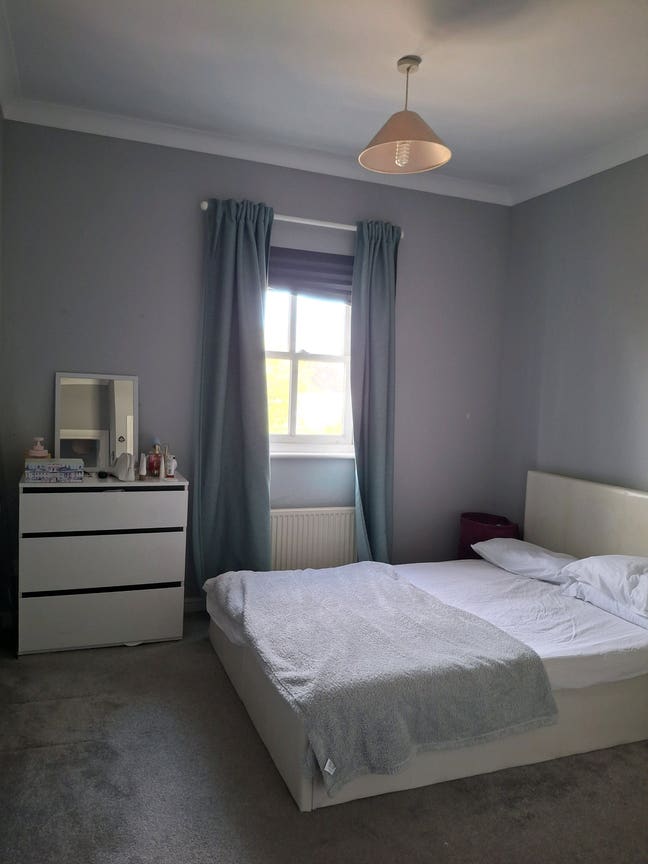 Spacious room next to the station Main Photo
