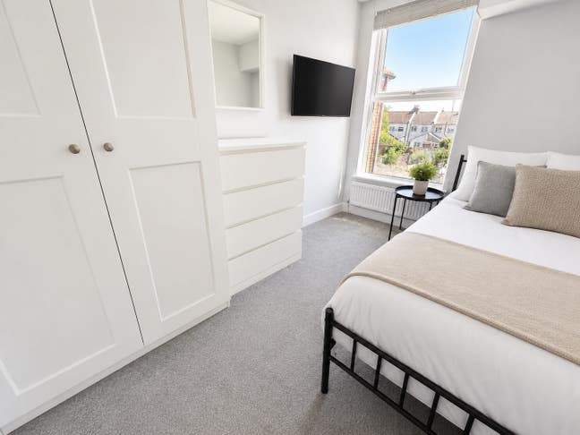 Perfect room next to the bathroom in modern build Main Photo