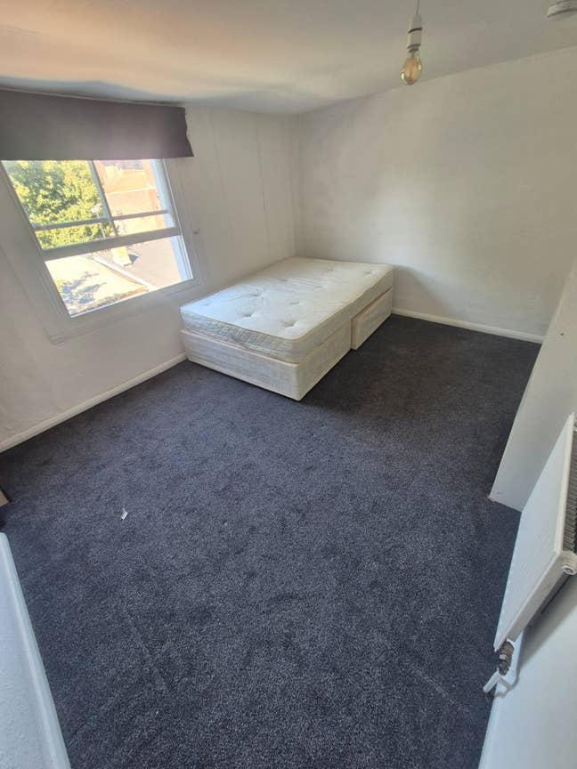 2 Rooms, No Deposit No Money Upfront Universal Cre Main Photo